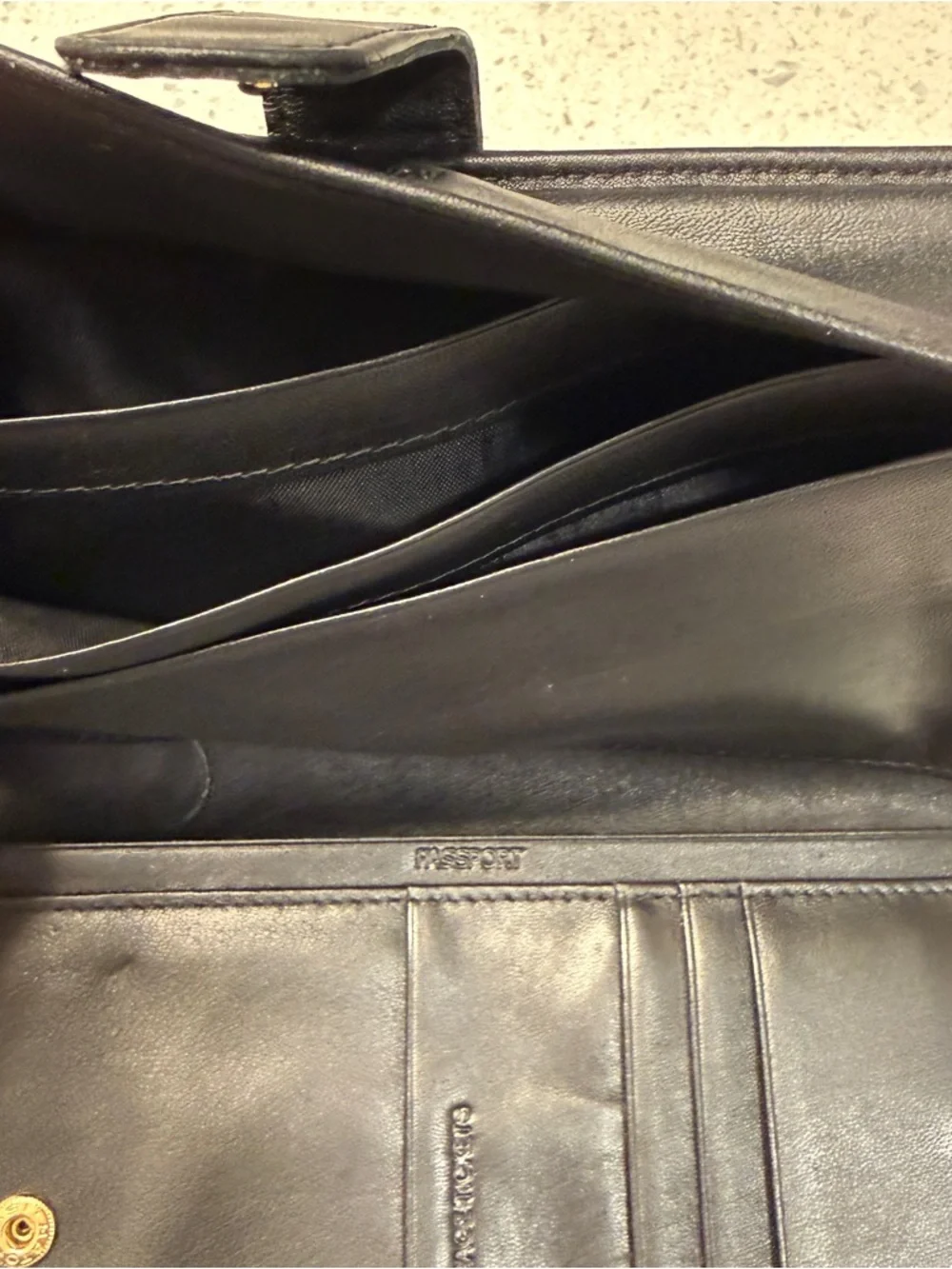 Men’s Black Genuine Leather Bi-fold Wallet